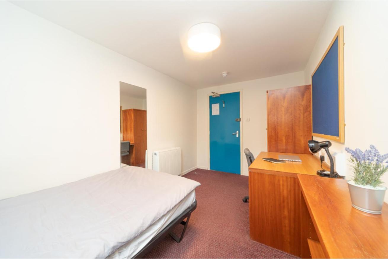 Joivy Affordable 3,4,5 And 12 Bed Private Flats Next To Royal Mile (Adults Only) Apartment Единбург Екстериор снимка