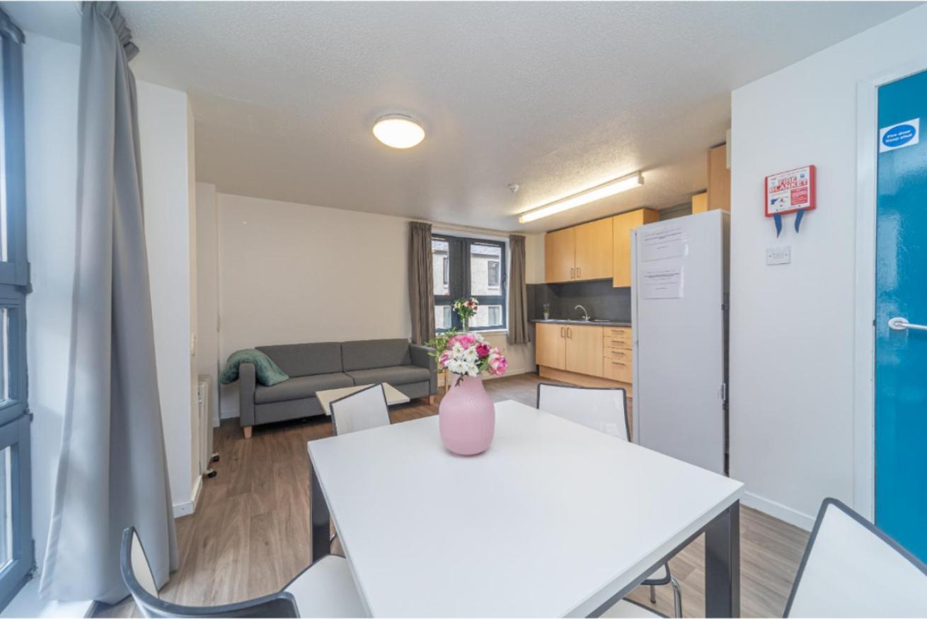 Joivy Affordable 3,4,5 And 12 Bed Private Flats Next To Royal Mile (Adults Only) Apartment Единбург Екстериор снимка